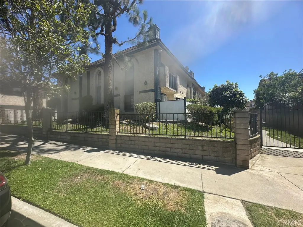 Residential Lease for rent at 13420 Tracy Street 9, Baldwin Park, Los Angeles County, CA featuring 3 beds and 3 baths
