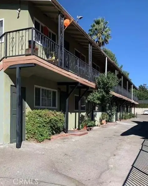 Residential Lease for rent at 253 E Villa Street 6, Pasadena, Los Angeles County, CA featuring 1 bed and 1 bath