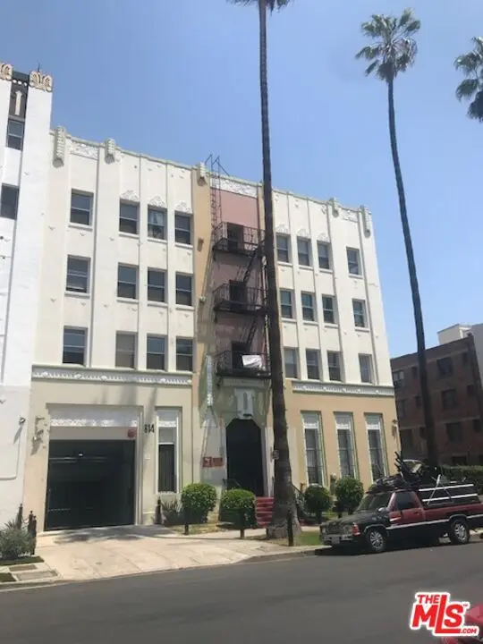 Residential Lease for rent at 814 S Hobart Boulevard 404, Los Angeles, Los Angeles County, CA and 1 bath