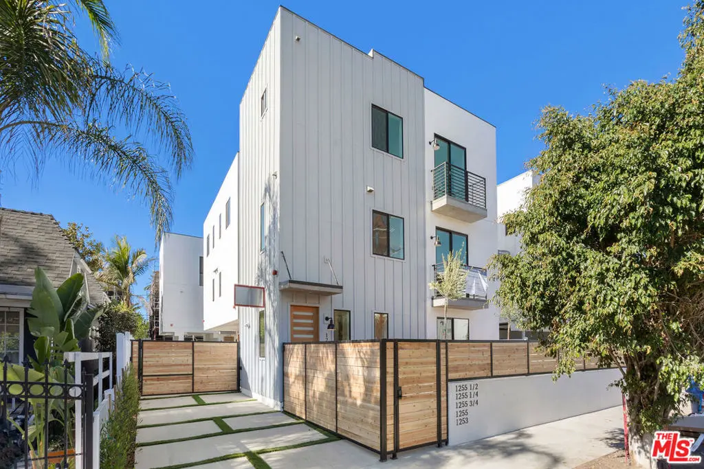 Residential Lease for rent at 1255 N Gower Street, Los Angeles, Los Angeles County, CA featuring 3 beds and 4 baths