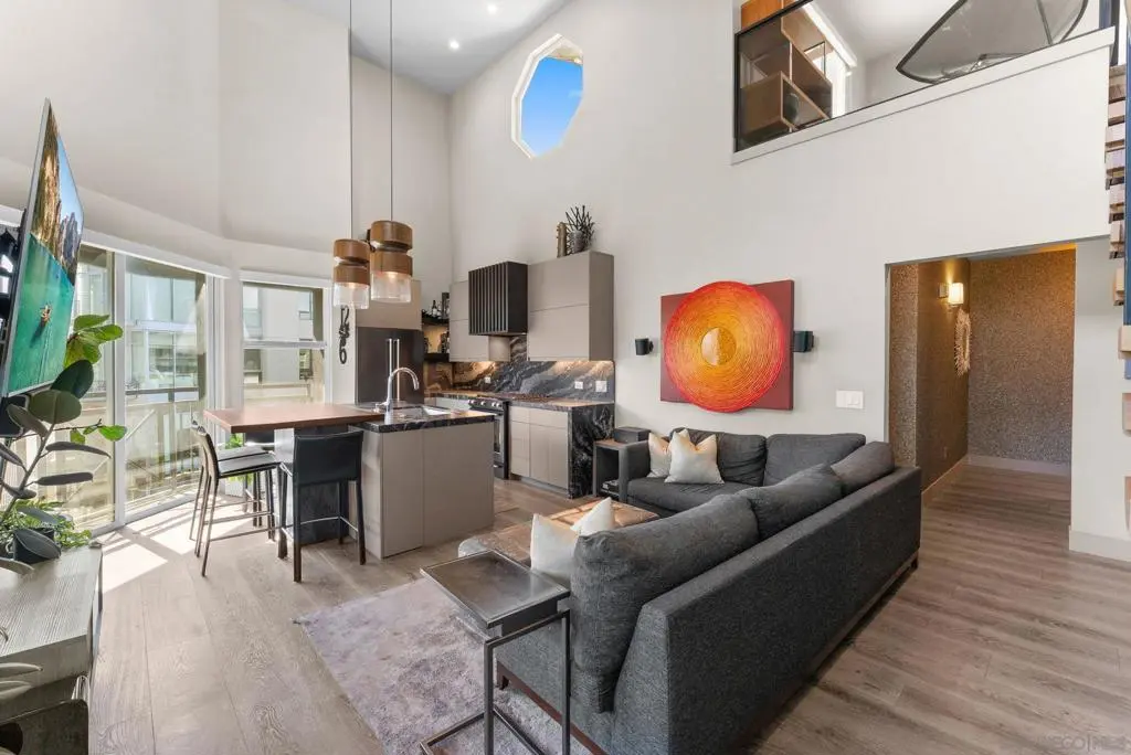Condominium for sale at 525 11Th Avenue 1512, San Diego, CA featuring 2 beds and 2 baths
