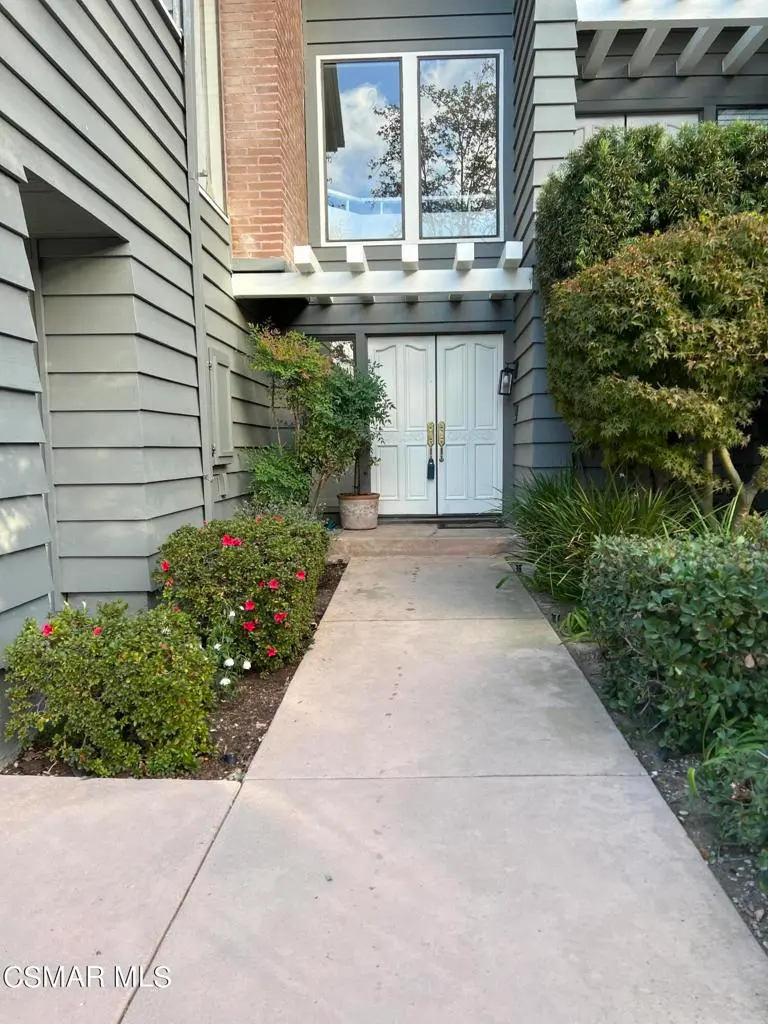 Residential Lease for rent at 1423 View Drive, Westlake Village, Ventura County, CA featuring 3 beds and 3 baths