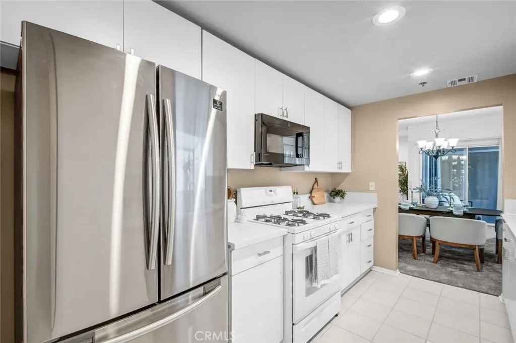 Condominium for rent at 1921 Malcolm, Los Angeles, CA featuring 2 beds and 2 baths