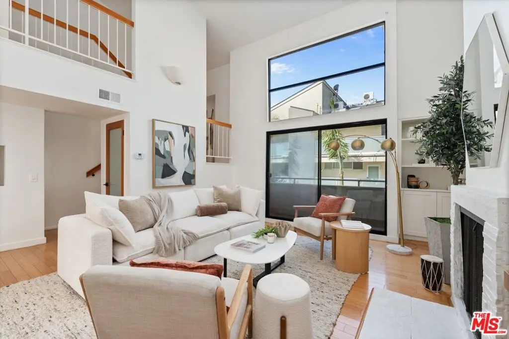 Condominium for sale at 11 Mast Street B, Los Angeles, CA featuring 2 beds and 3 baths