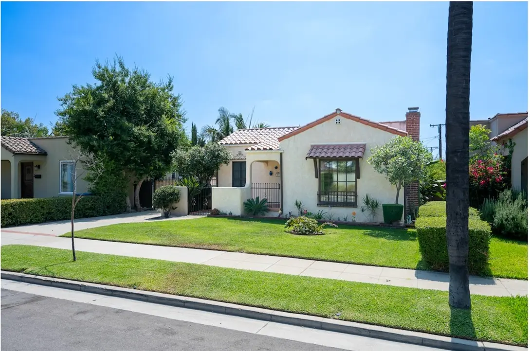 Residential Lease for rent at 424 W 11th, Azusa, Los Angeles County, CA featuring 3 beds and 1 bath