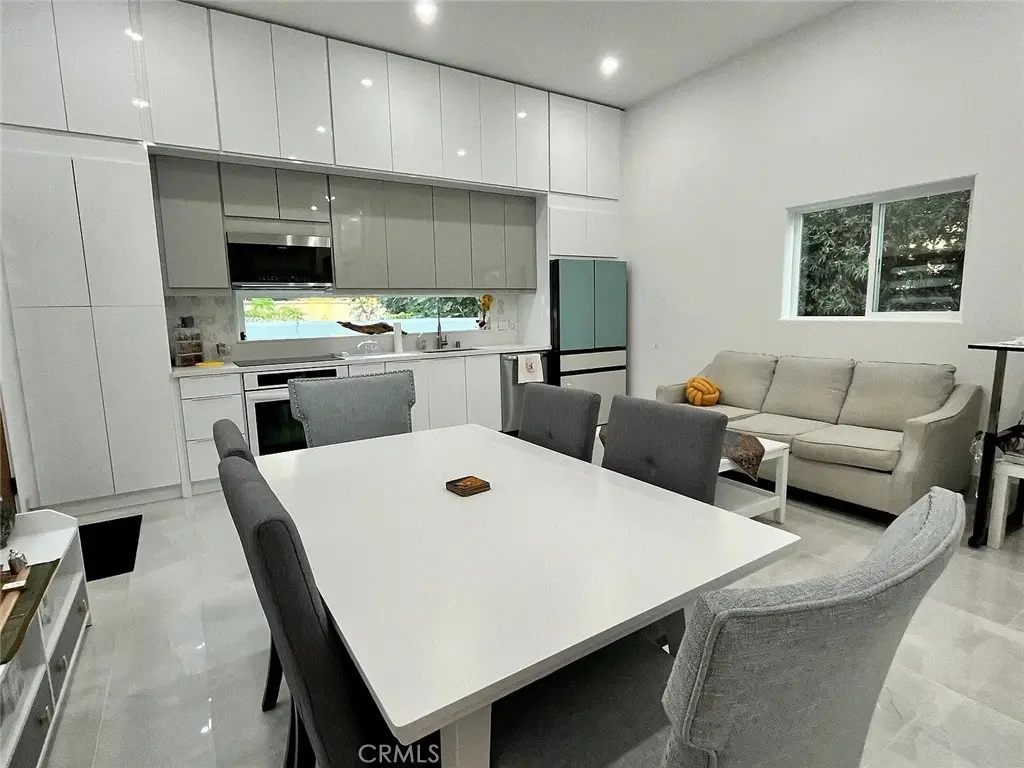 Single Family Residence for rent at 1424 A E Mountain Street, Glendale, CA featuring 2 beds and 1 bath
