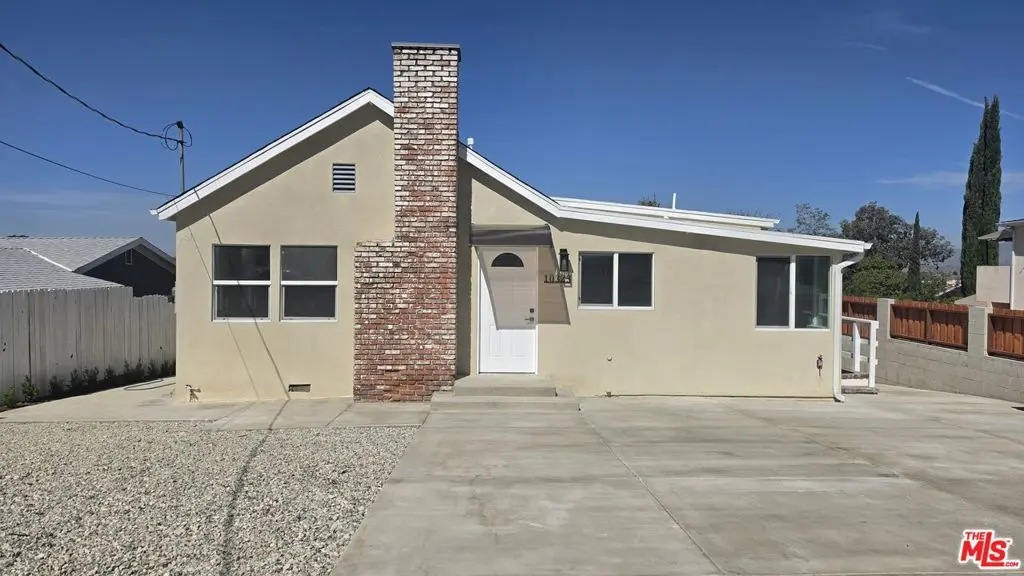 10323 Samoa Avenue, Tujunga, CA — listing photo 1