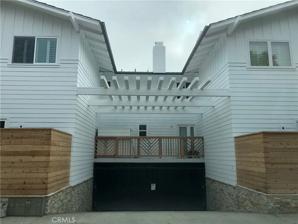 Residential Lease for rent at 205 S Francisca 3, Redondo Beach, Los Angeles County, CA featuring 3 beds and 3 baths