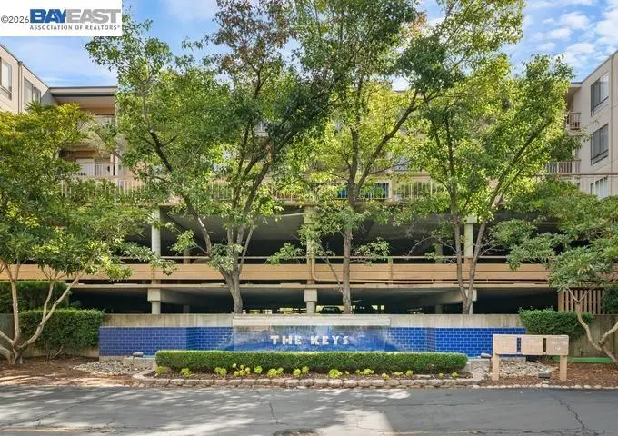 Condominium for sale at 300 N Civic Dr 409, Walnut Creek, CA featuring 1 bed and 1 bath