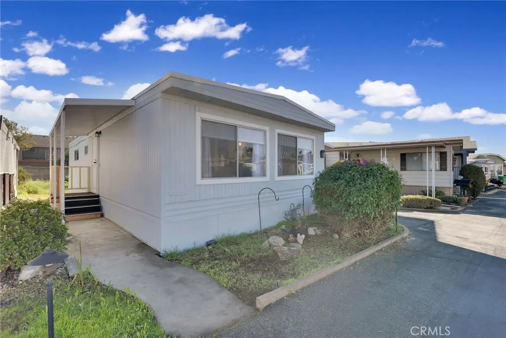 840 E Foothill Boulevard 27, Azusa, CA — listing photo 1