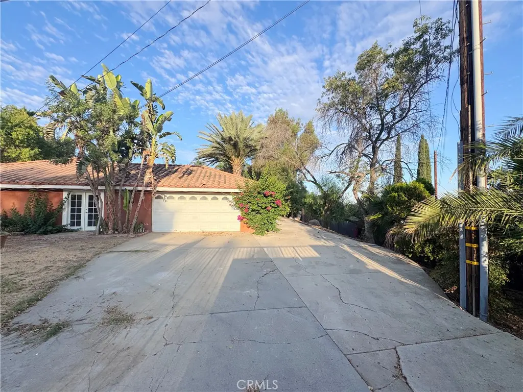 Single Family Residence for sale at 16801 Sendero Del Charro, Riverside, CA featuring 4 beds and 2 baths