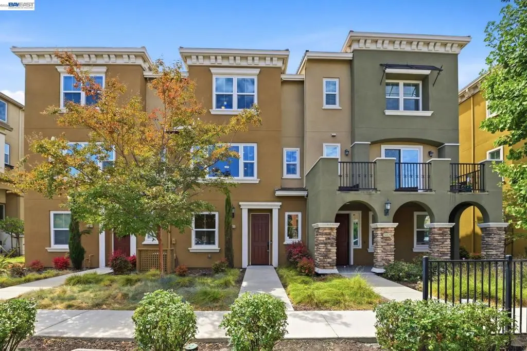 Townhouse for sale at 38935 Primula Ter, Newark, CA featuring 3 beds and 4 baths