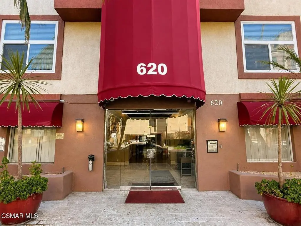 Residential Lease for rent at 620 Gramercy Place 236, Los Angeles, Los Angeles County, CA and 1 bath