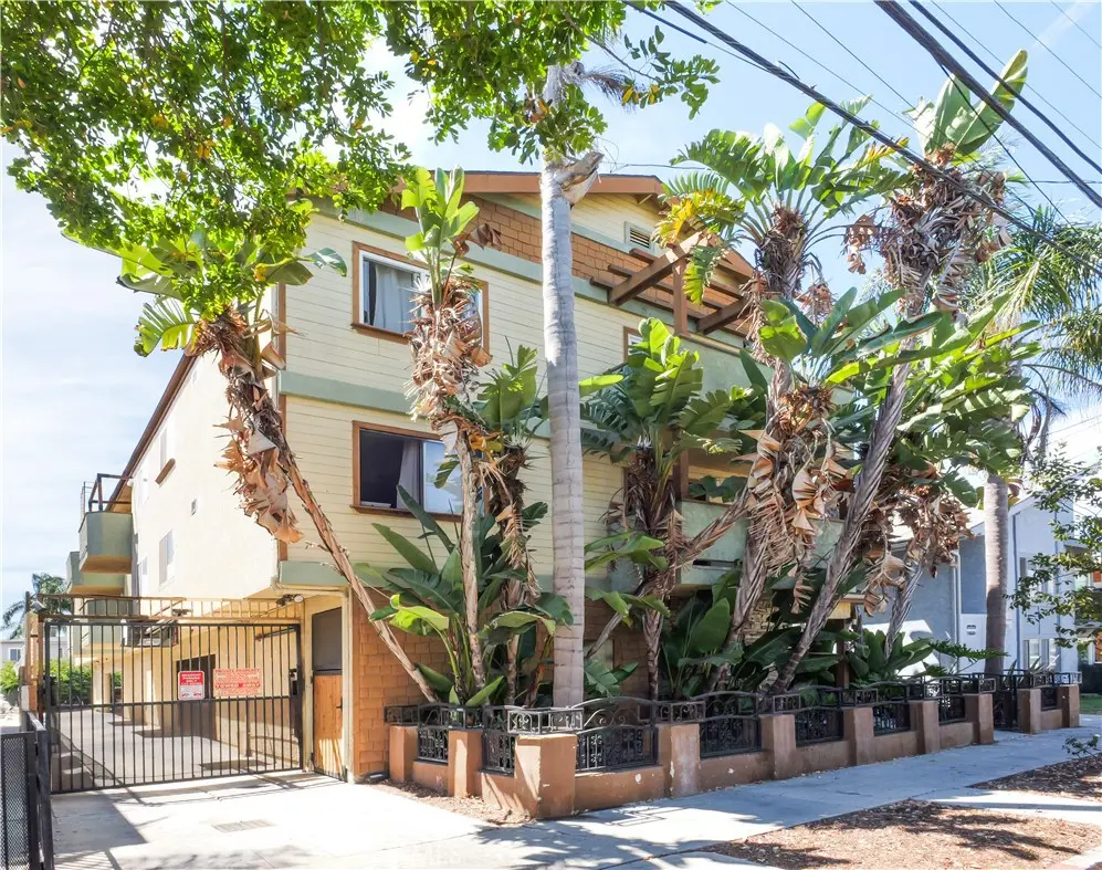 Condominium for sale at 453 Almond Avenue 6, Long Beach, CA featuring 2 beds and 2 baths