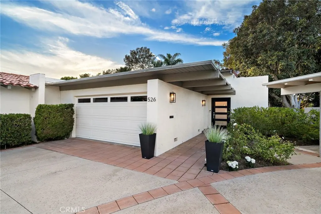526 Vista Grande, Newport Beach, CA — listing photo 1