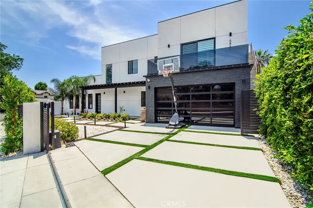 4829 Saloma Avenue, Sherman Oaks, CA — listing photo 1