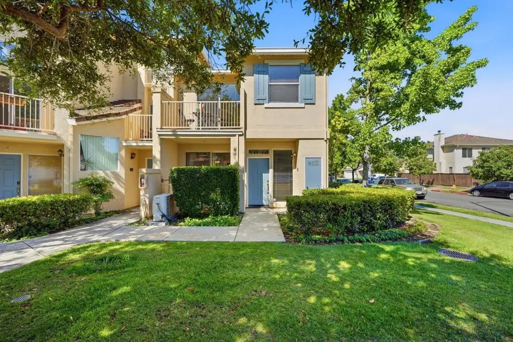 Townhouse for sale at 513 Manhattan Place, San Jose, CA featuring 2 beds and 3 baths