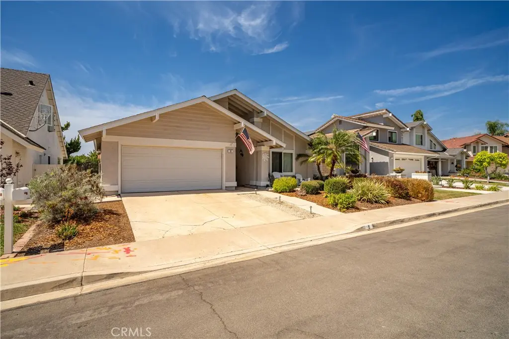 Single Family Residence for rent at 9 Tory, Irvine, CA featuring 3 beds and 2 baths