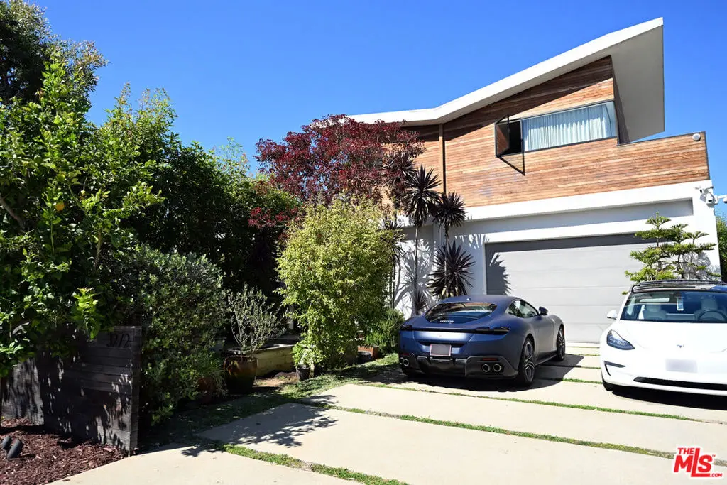 3272 Grand View Boulevard, Los Angeles, CA — listing photo 1