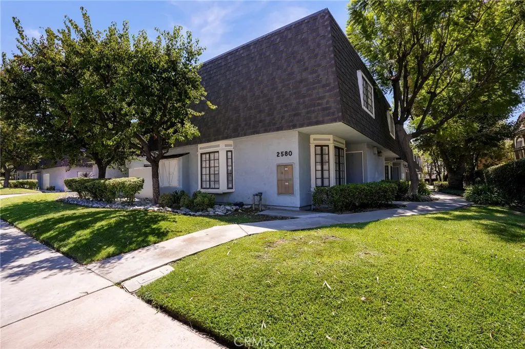 Condominium for sale at 2580 Huntington H, Duarte, CA featuring 3 beds and 3 baths