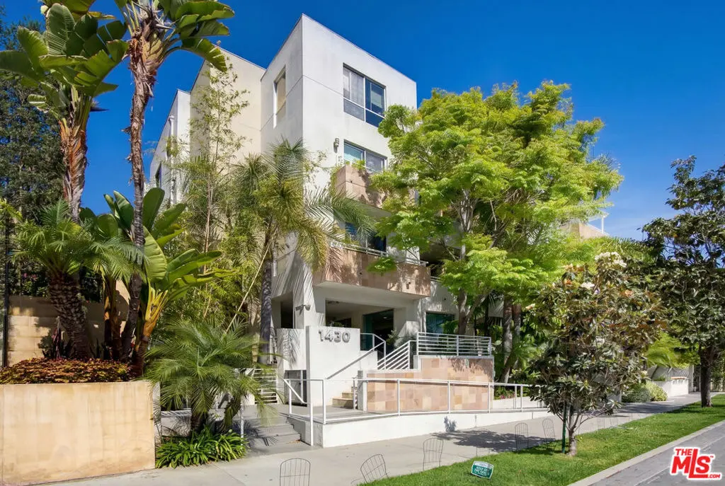 Residential Lease for rent at 1430 S Beverly Glen Boulevard 303, Los Angeles, Los Angeles County, CA featuring 2 beds and 3 baths