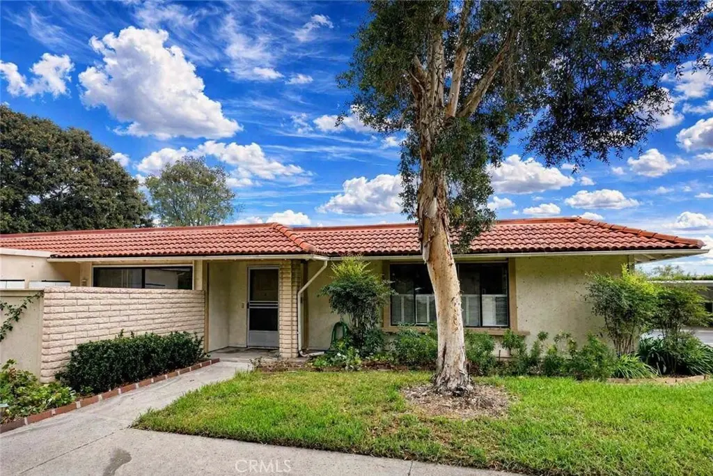 3075 Via Serena S A, Laguna Woods, CA — listing photo 1