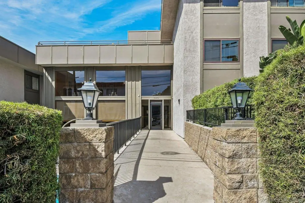 Condominium for sale at 3940 Dove Street 204, San Diego, CA featuring 3 beds and 3 baths