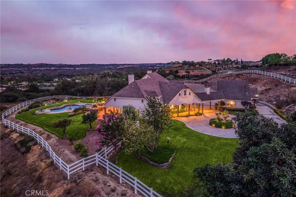 Single Family Residence for sale at 40190 Sierra De Ronda, Murrieta, CA featuring 4 beds and 5 baths