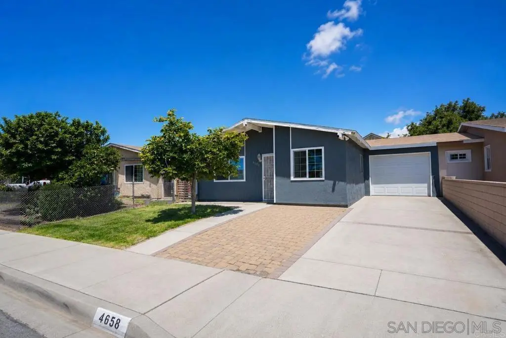 Single Family Residence for sale at 4658 Calle Del Palo, Oceanside, CA featuring 2 beds and 1 bath