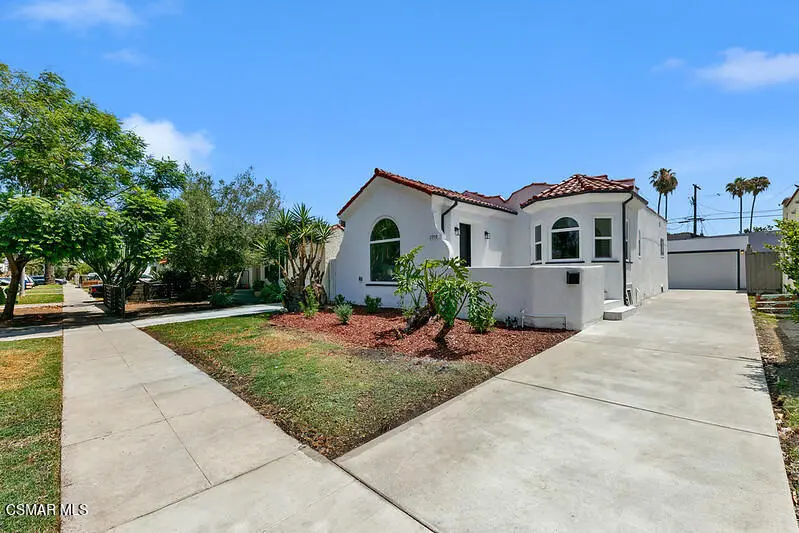 Single Family Residence for sale at 2958 Bl West Boulevard, Los Angeles, CA featuring 2 beds and 2 baths