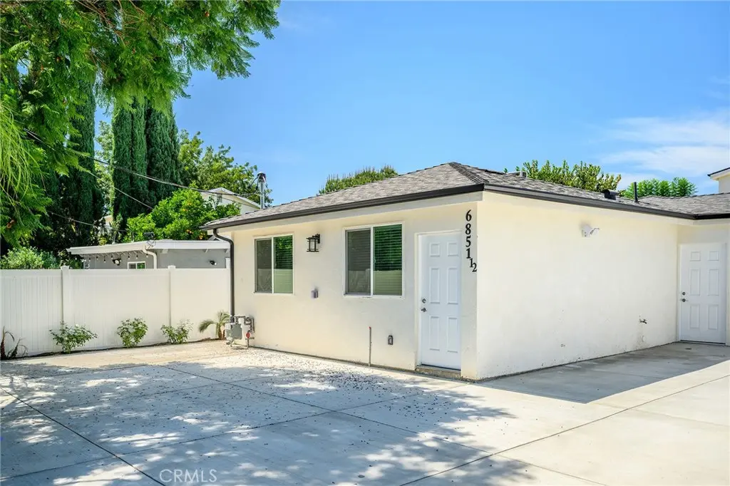 6851 De Celis Place 1/2, Van Nuys, CA — listing photo 1