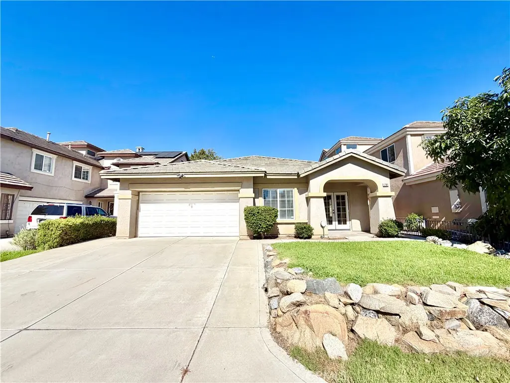 Single Family Residence for rent at 37961 Veranda Way, Murrieta, CA featuring 3 beds and 2 baths