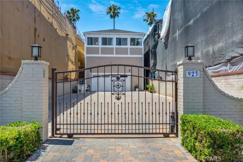 923 E Balboa Boulevard, Newport Beach, CA — listing photo 1