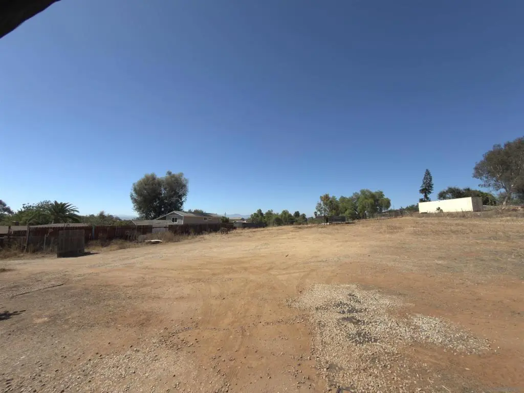 2055 riviera dr, Vista, CA — listing photo 1