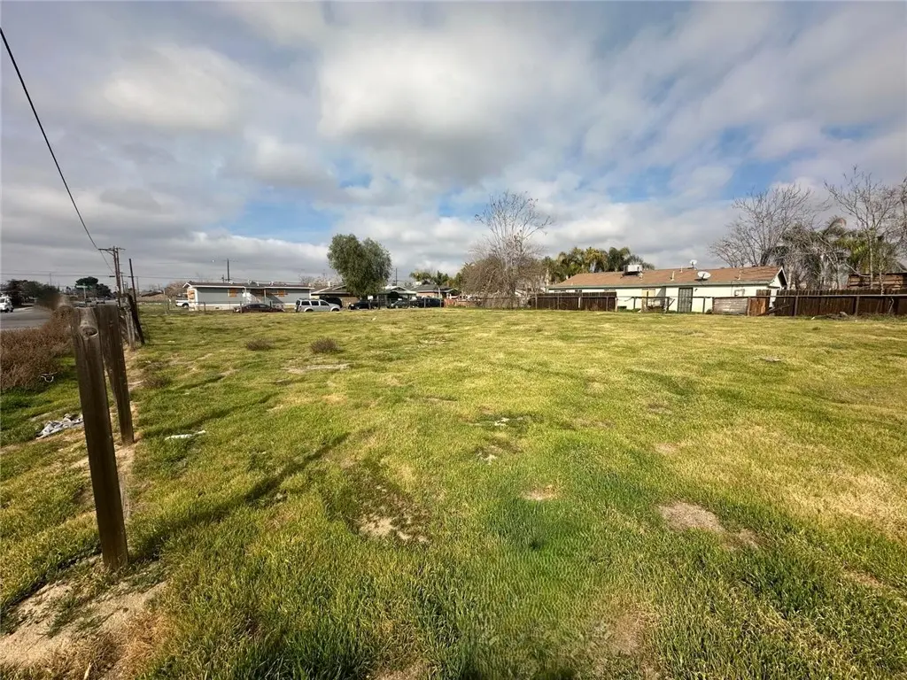 1200 Wilkins, Bakersfield, CA — listing photo 1