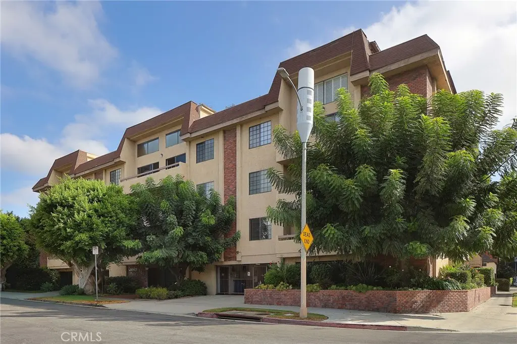 Condominium for sale at 1432 Camden 301, Los Angeles, CA featuring 3 beds and 3 baths