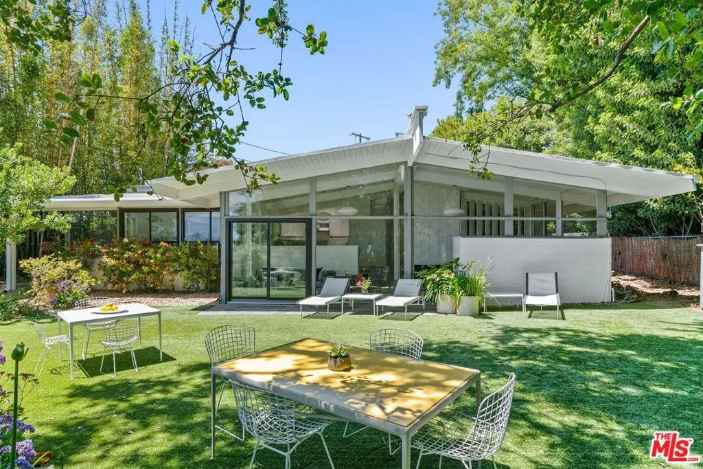 Single Family Residence for sale at 810 Bramble Way, Los Angeles, CA featuring 3 beds and 2 baths