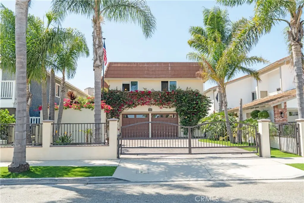 Single Family Residence for sale at 2355 Peninsula, Oxnard, CA featuring 3 beds and 3 baths