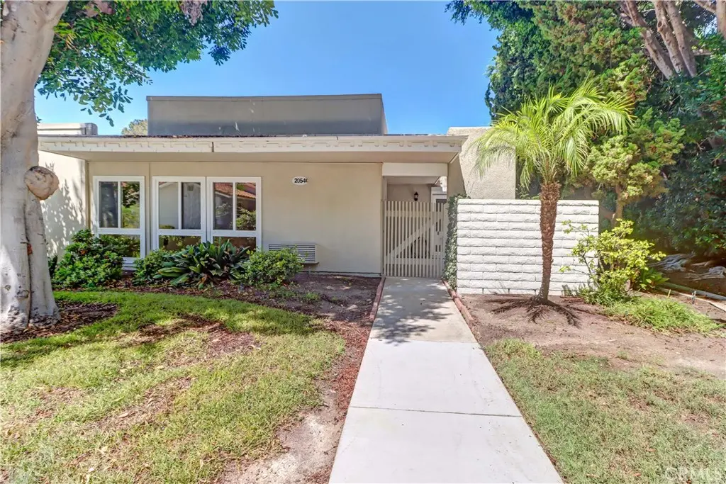 2054 Via Mariposa E, Laguna Woods, CA — listing photo 1