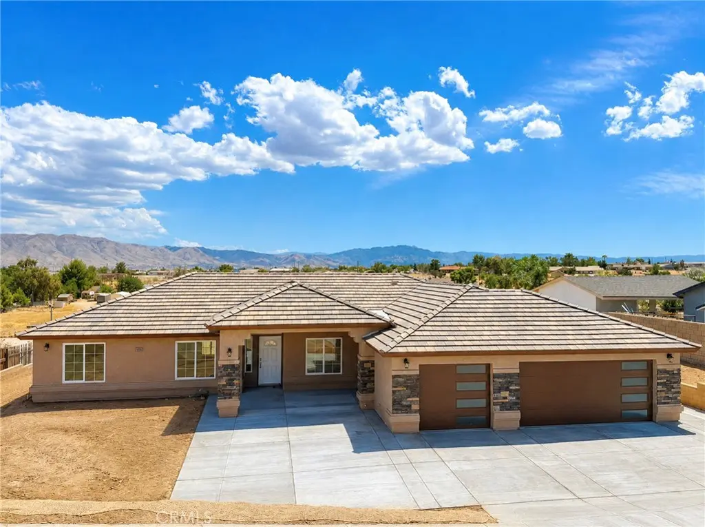 10955 E Avenue, Hesperia, CA — listing photo 1
