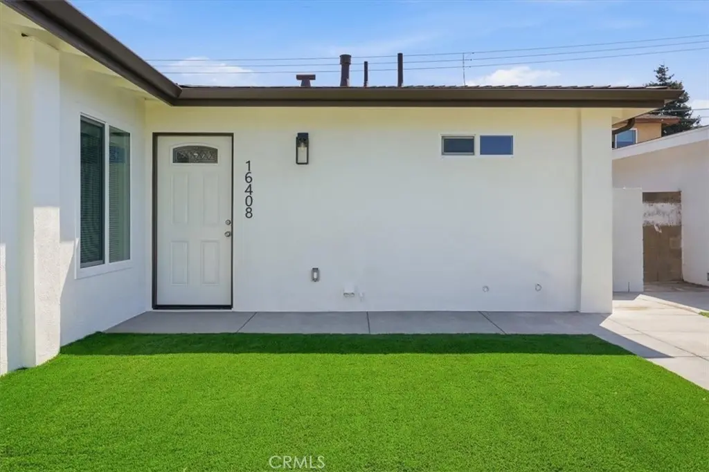 Apartment for rent at 16402 San Jacinto, Fountain Valley, CA featuring 3 beds and 2 baths