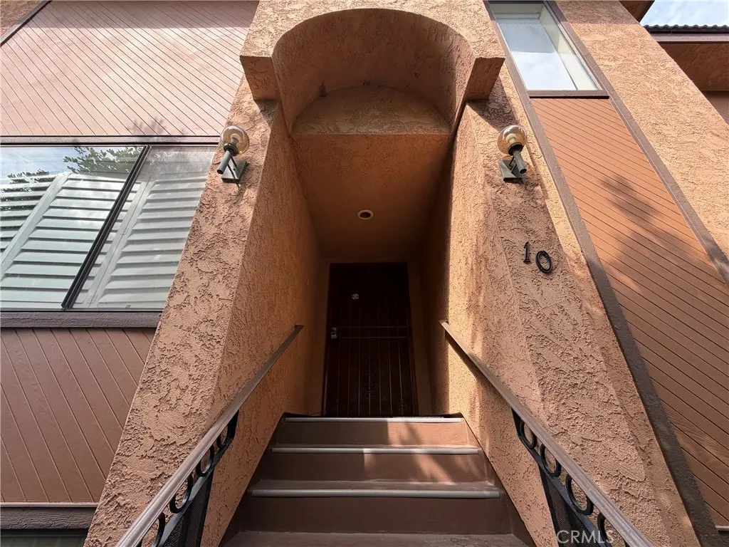 Residential Lease for rent at 816 W Naomi, Arcadia, Los Angeles County, CA featuring 2 beds and 3 baths