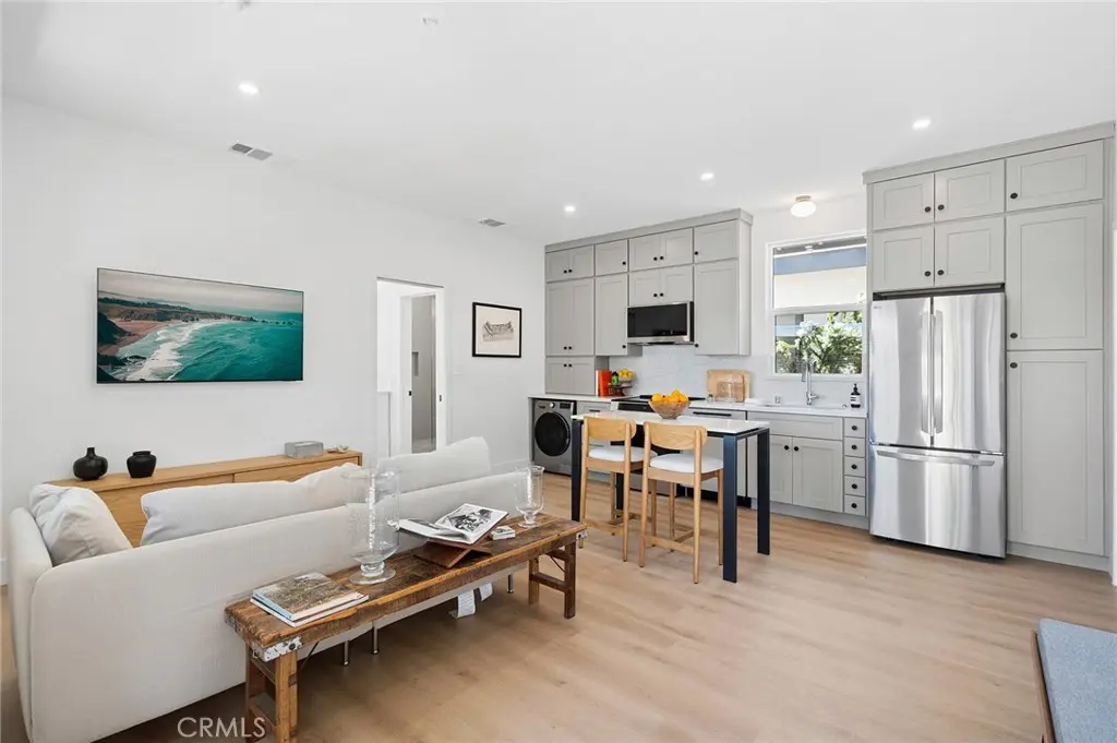 Single Family Residence for rent at 314 E 16th C, Costa Mesa, CA featuring 2 beds and 2 baths