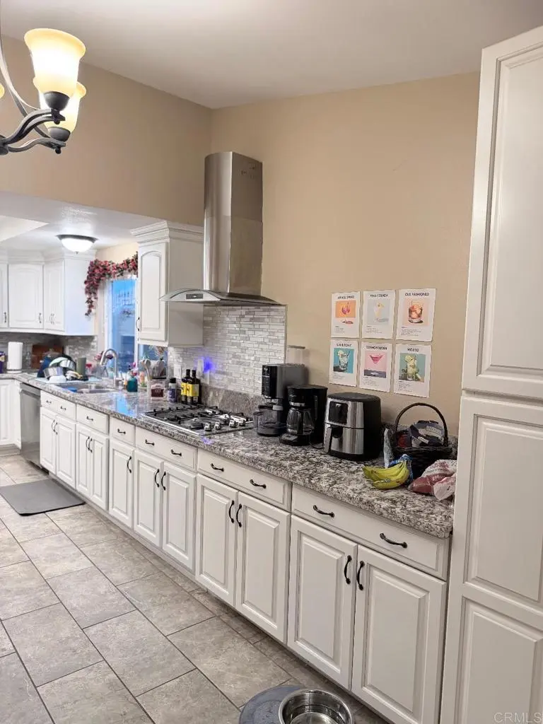 6986 Mountain Avenue, Highland, CA — listing photo 1