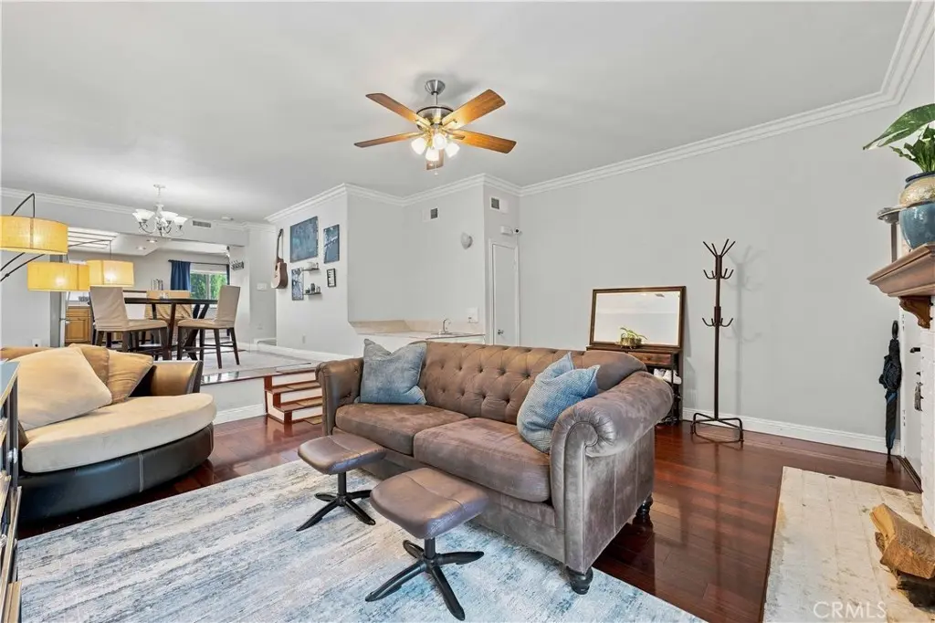 10234 Variel 5, Chatsworth, CA — listing photo 1