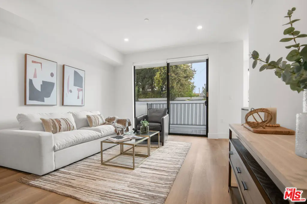 8326 Blackburn Avenue 203, Los Angeles, CA — listing photo 1