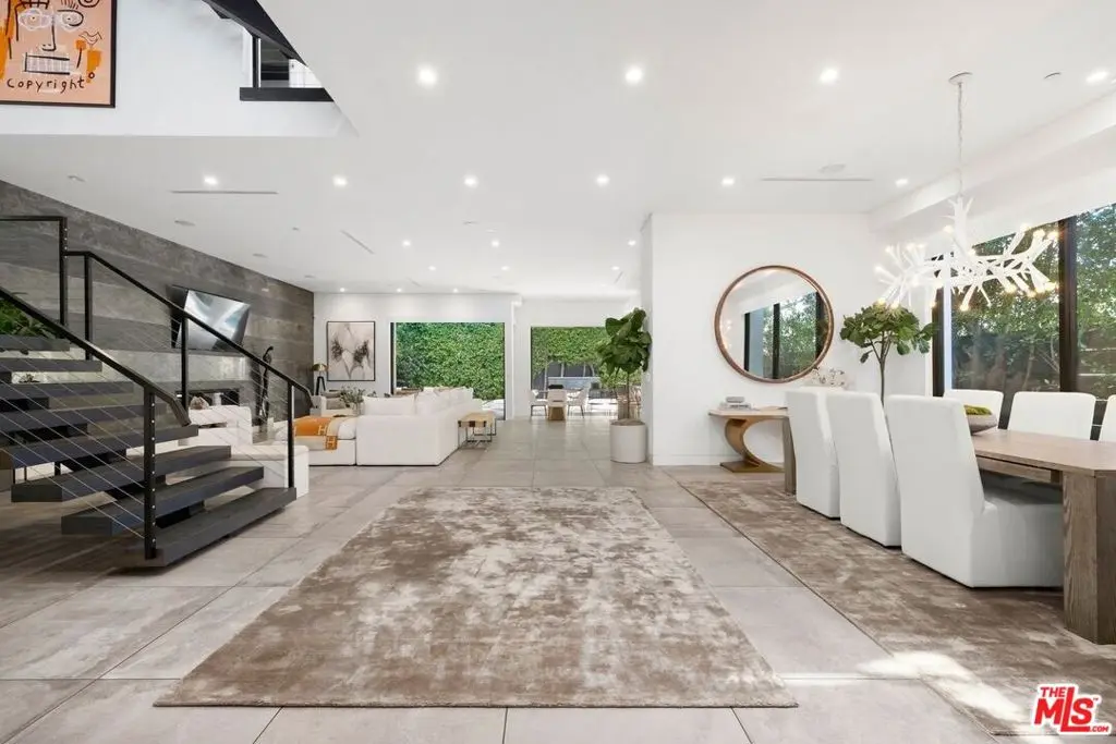 Single Family Residence for rent at 839 N Gardner Street, Los Angeles, CA featuring 5 beds and 6 baths
