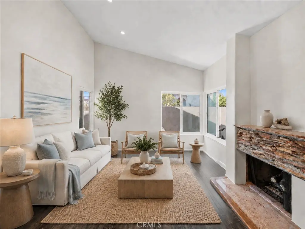 21241 Lochlea Lane, Huntington Beach, CA — listing photo 1