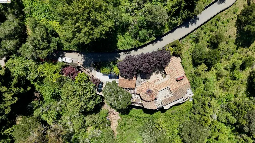 Single Family Residence for sale at 11 Drury Ct, Berkeley, CA featuring 5 beds and 5 baths