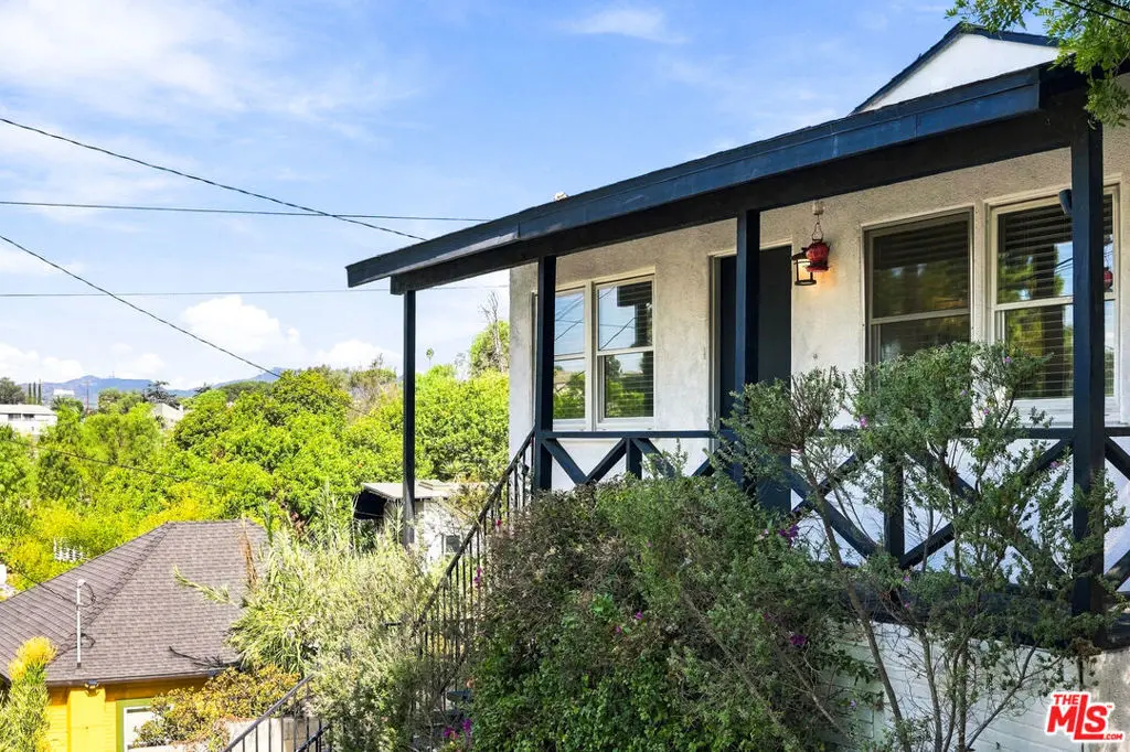 Single Family Residence for rent at 2117 Duane Street, Los Angeles, CA featuring 3 beds and 2 baths
